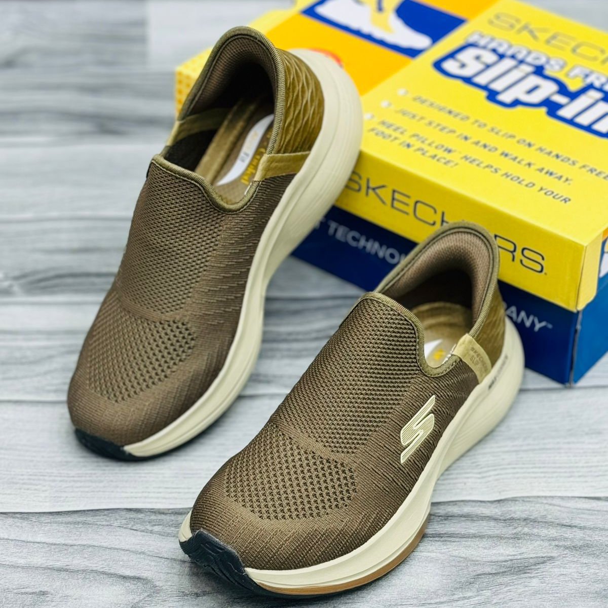 Skechers Slip-Ins Max Cushion