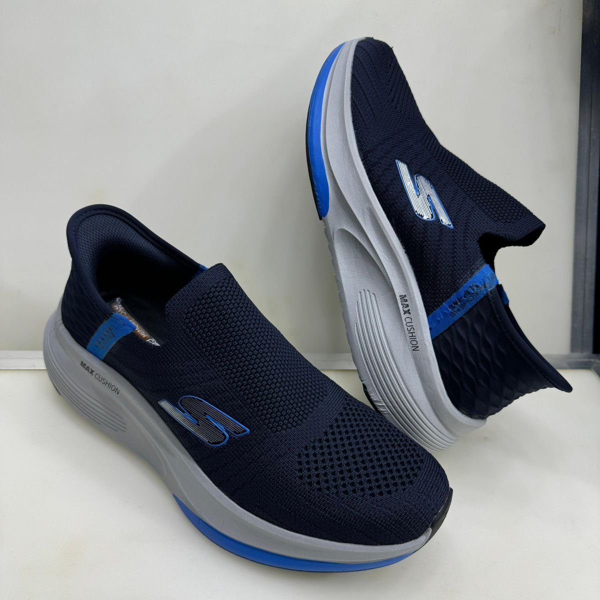 Skechers Slip-Ins Max Cushion