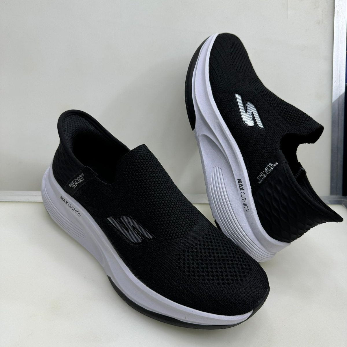 Skechers Slip-Ins Max Cushion