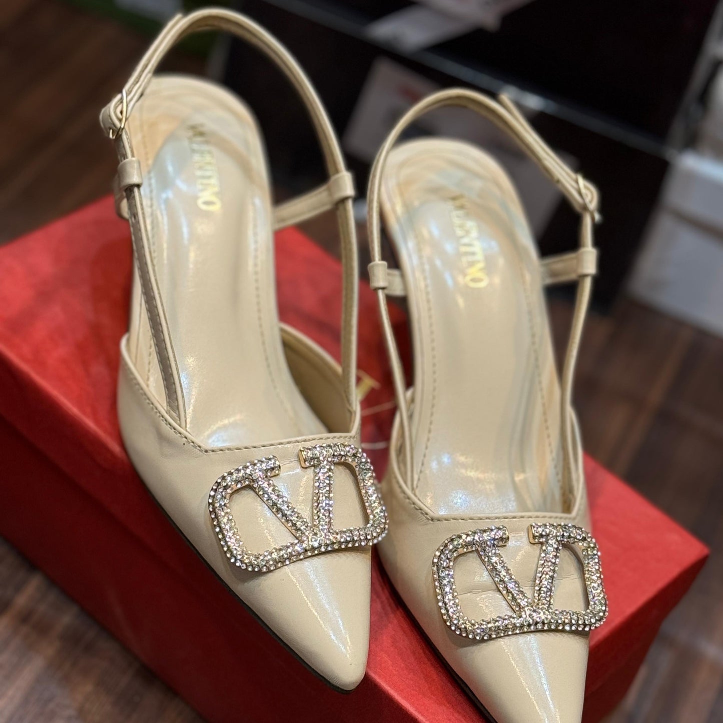 VLOGO Signature Pumps