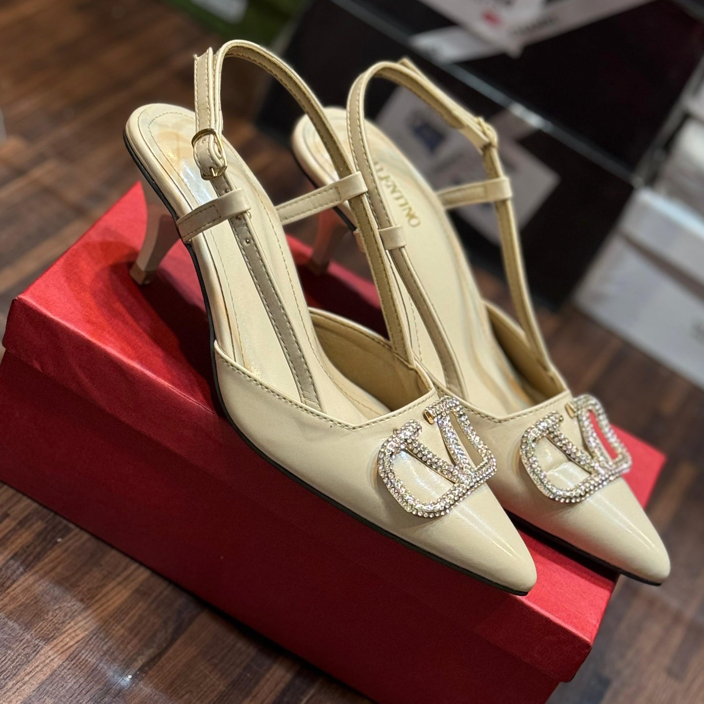 VLOGO Signature Pumps