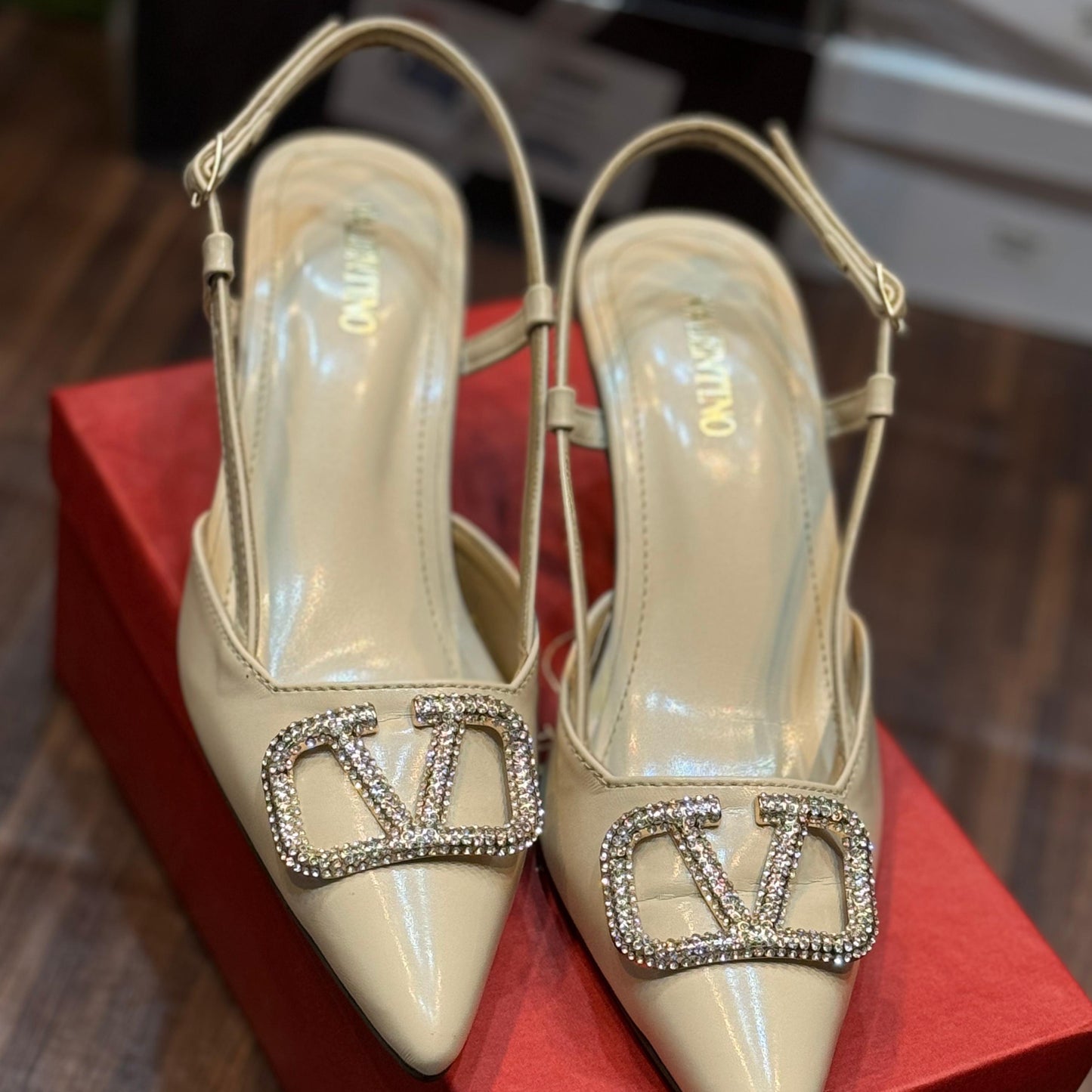 VLOGO Signature Pumps