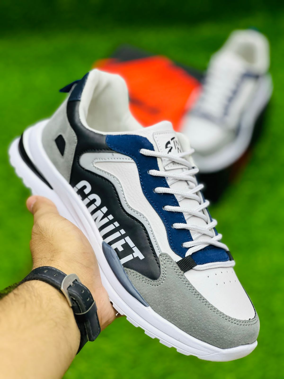 Conuet Runner Sneakers