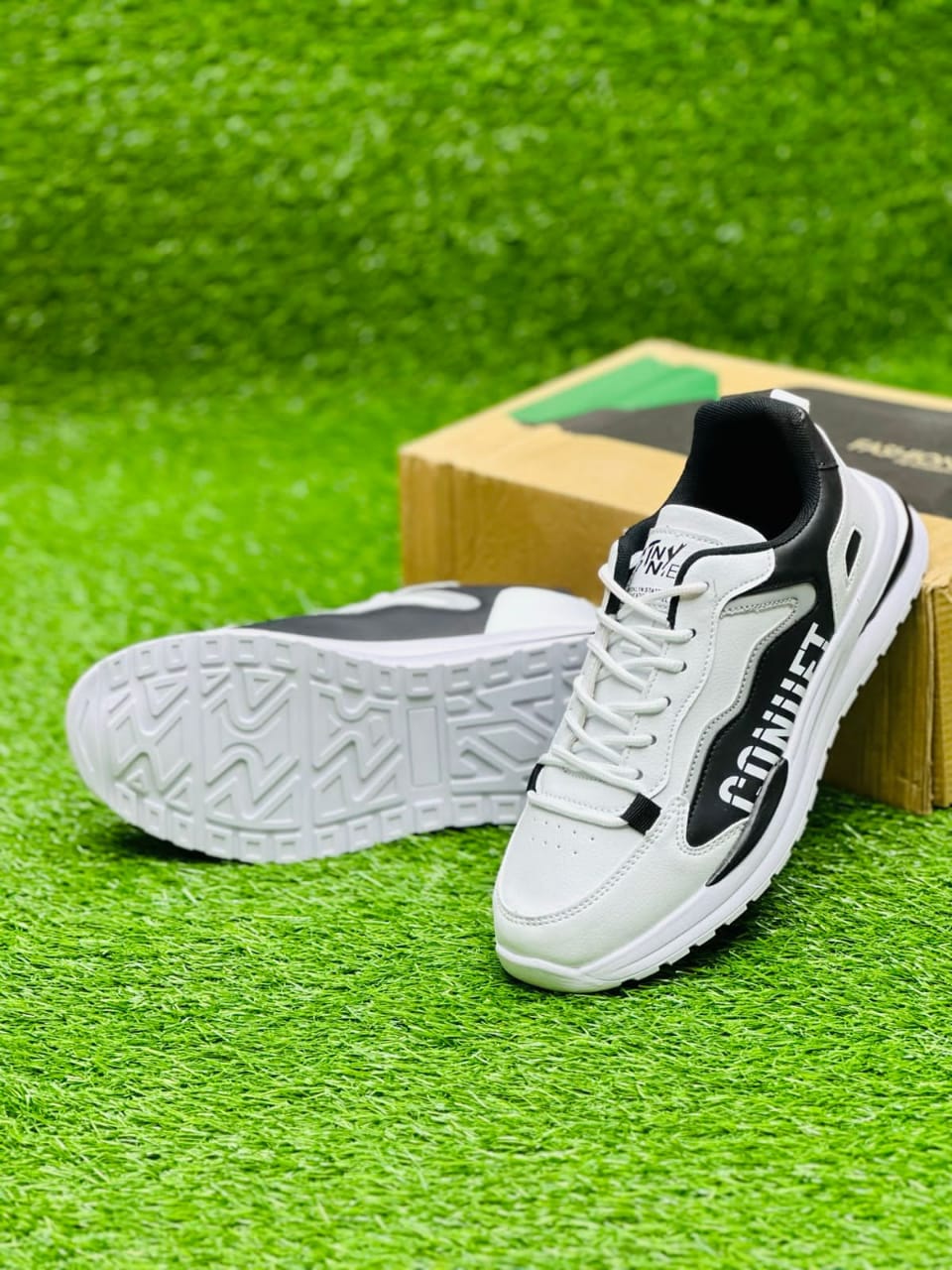 Conuet Runner Sneakers