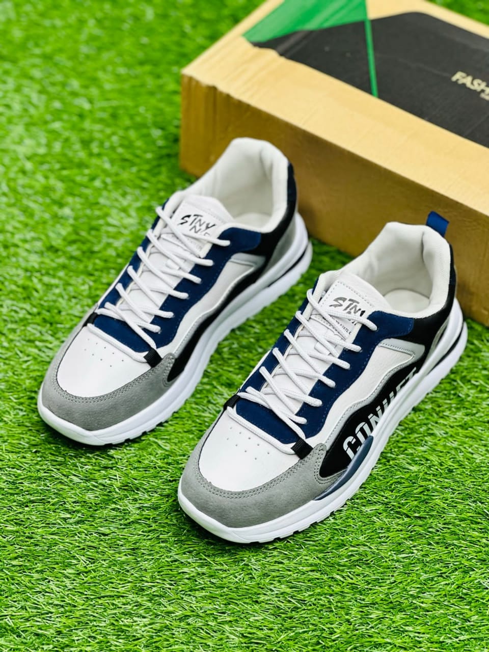 Conuet Runner Sneakers